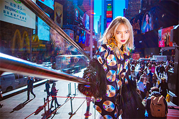 Châu Bùi trong trang phục MOSCHINO [TV] H&M tại New York